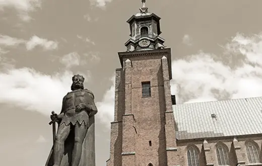 Pomnik króla Bolesława Chrobrego na tle gotyckiej bazyliki prymasowskiej Wniebowzięcia Najświętszej Maryi Panny. Gniezno, 18.05.2023 r. Fot. Wojciech Stróżyk/REPORTER/east news Pomnik króla Bolesława Chrobrego na tle gotyckiej bazyliki prymasowskiej Wniebowzięcia Najświętszej Maryi Panny. Gniezno, 18.05.2023 r. Fot. Wojciech Stróżyk/REPORTER/east news