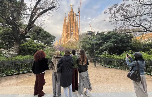 Sagrada Família górująca nad Barceloną. Po zamontowaniu krzyża na Wieży Jezusa świątynia ma 172,5 m wysokości i jest najwyższym kościołem na świecie | fot. Joan Valls/Getty Images