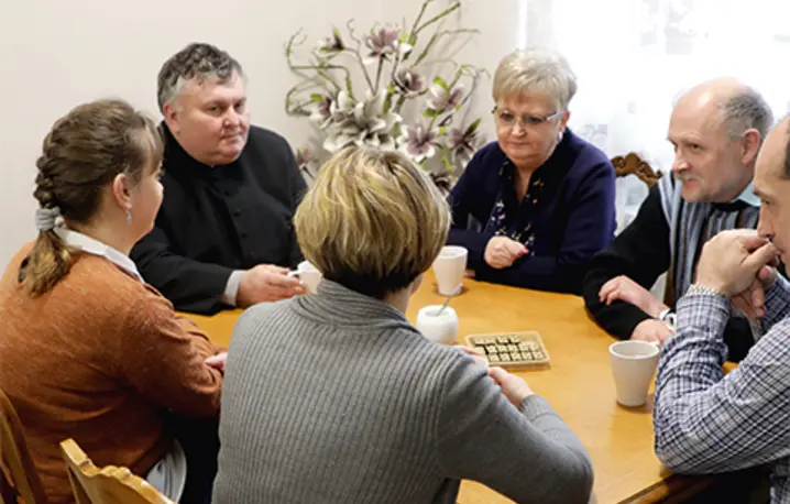 Na spotkaniach Zespołu działającego w Aleksandrowie Łódzkim, świeccy razem z proboszczem ustalają strategię na najbliższe miesiące fot. Łukasz GŁowacki Na spotkaniach Zespołu działającego w Aleksandrowie Łódzkim, świeccy razem z proboszczem ustalają strategię na najbliższe miesiące fot. Łukasz GŁowacki