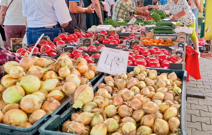 Zakupy na łódzkim Górniaku, czerwiec 2025 r. fot. Piotr Kamionka/REPORTER/east news Zakupy na łódzkim Górniaku, czerwiec 2025 r. fot. Piotr Kamionka/REPORTER/east news