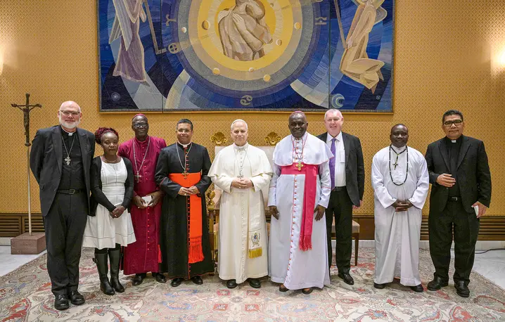 Papież z delegacją Programu Stosunków Chrześcijańsko- -Muzułmańskich w Afryce, 25 marca 2026 r. Zdominowana przez wyznawców islamu Algieria będzie naturalnym miejscem kontynuacji międzyreligijnego dialogu, który papież sygnalizował podczas pierwszej podróży apostolskiej do Turcji i Libanu fot. IMAGO/EAST NEWS Papież z delegacją Programu Stosunków Chrześcijańsko- -Muzułmańskich w Afryce, 25 marca 2026 r. Zdominowana przez wyznawców islamu Algieria będzie naturalnym miejscem kontynuacji międzyreligijnego dialogu, który papież sygnalizował podczas pierwszej podróży apostolskiej do Turcji i Libanu fot. IMAGO/EAST NEWS