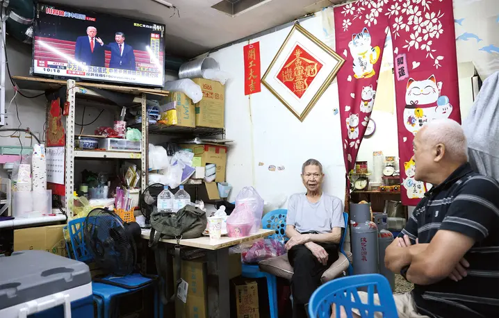 Klienci restauracji w Tajpeju, stolicy Tajwanu, śledzą relację ze spotkania Donalda Trumpa i Xi Jinpinga, 14 maja 2026 r. | fot. I-hwa Cheng/AFP/East News Klienci restauracji w Tajpeju, stolicy Tajwanu, śledzą relację ze spotkania Donalda Trumpa i Xi Jinpinga, 14 maja 2026 r. | fot. I-hwa Cheng/AFP/East News