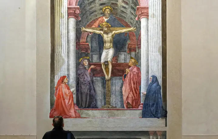 Renesansowy fresk Masaccia, Trójca Święta (ok. 1425–1427), w Bazylice Santa Maria Novella we Florencji. Widoczni na zdjęciu zwiedzający pozwalają poczuć monumentalną skalę tego przełomowego dzieła sztuki sakralnej | fot. Flickr Renesansowy fresk Masaccia, Trójca Święta (ok. 1425–1427), w Bazylice Santa Maria Novella we Florencji. Widoczni na zdjęciu zwiedzający pozwalają poczuć monumentalną skalę tego przełomowego dzieła sztuki sakralnej | fot. Flickr