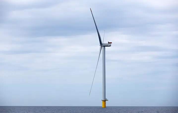 10 lipca do stacji w Choczewie popłynęła po raz pierwszy energia wyprodukowana przez morką farmę wiatrową Baltic Power. Docelowo farma ma dysponować mocą ok. 1,2 GW | Fot. Piotr Matusewicz/East News 10 lipca do stacji w Choczewie popłynęła po raz pierwszy energia wyprodukowana przez morką farmę wiatrową Baltic Power. Docelowo farma ma dysponować mocą ok. 1,2 GW | Fot. Piotr Matusewicz/East News