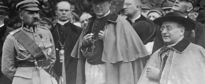 Naczelnik Józef Piłsudski, metropolita warszawski abp Aleksander Kakowski i nuncjusz apostolski abp Achilles Ratti (późniejszy papież Pius XI) w czasie obchodów setnej rocznicy śmierci Napoleona, Warszawa, 5 maja 1921 r. fot. Danuta B. Łomaczewska/East News