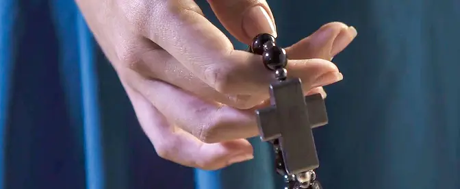 Aplikacja mobilna Click to Pray, zaprezentowana w Watykanie, działa w połączeniu z interaktywną bransoletką różańcową, pomagając użytkownikom śledzić postępy w modlitwie | Fot. Pope's Worldwide Prayer Network/East News